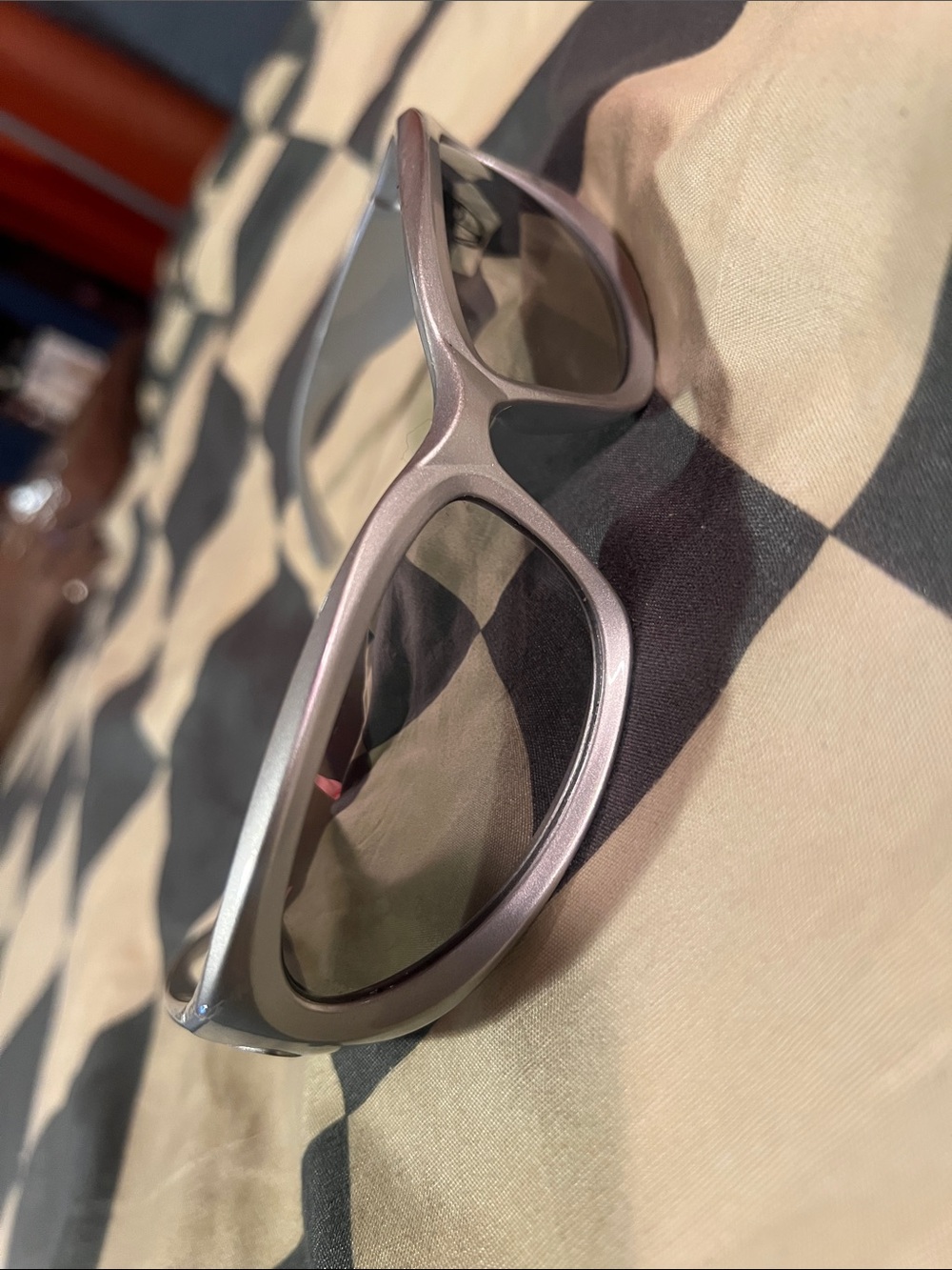 Women’s Metallic Silver Sunglasses – Stylish UV Shades